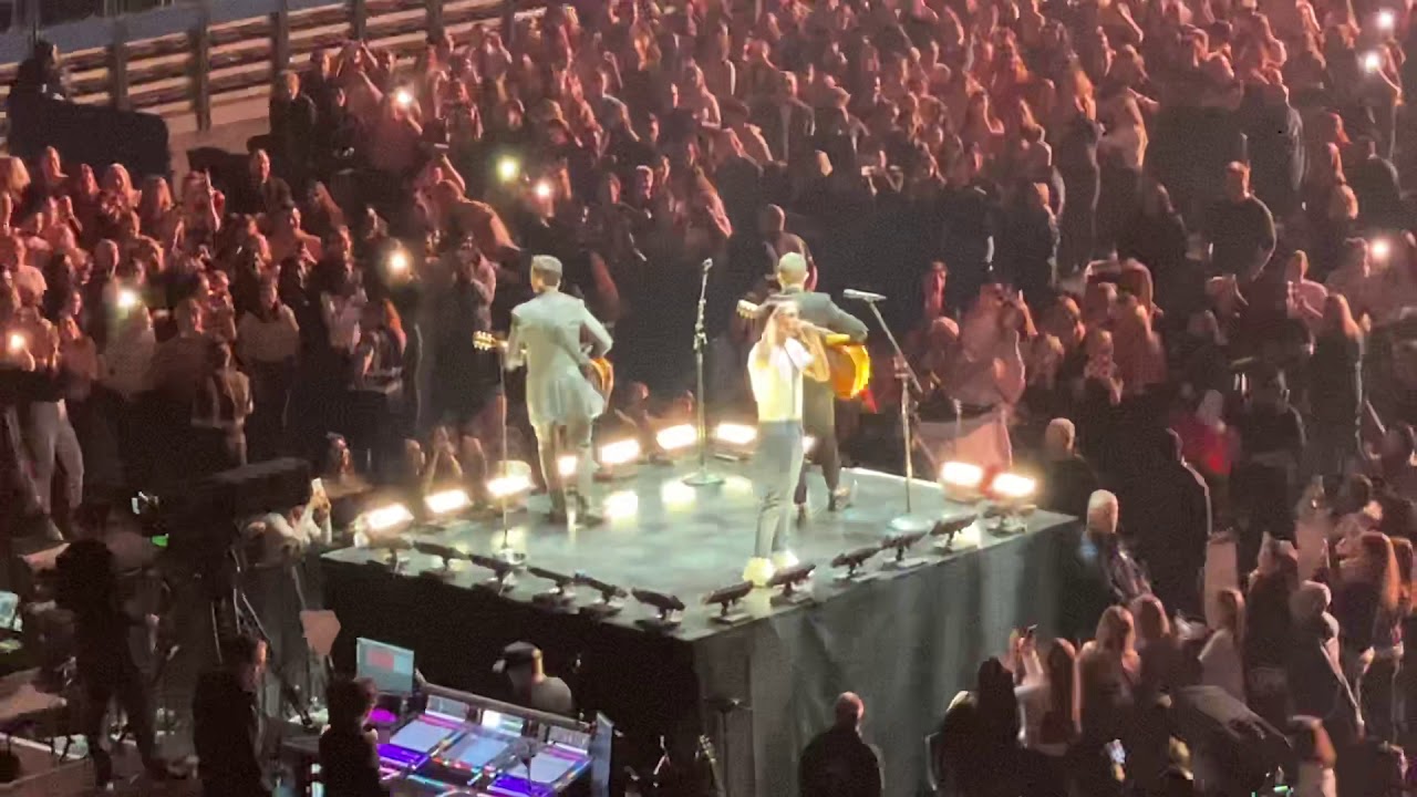 Jonas Brothers - Gotta find you live at Birmingham Arena (29th Jan 2020)