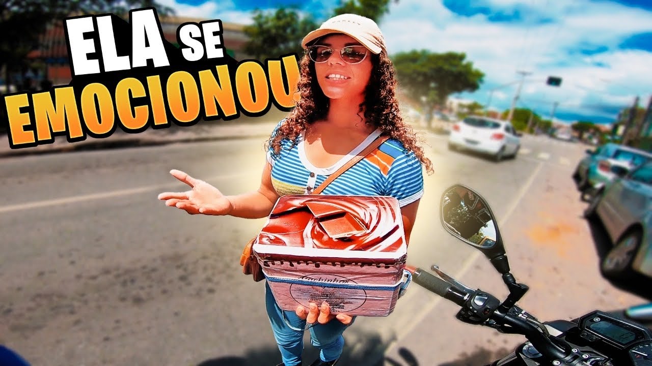 COMPREI TODOS OS DOCES DA GAROTA NO FAROL 