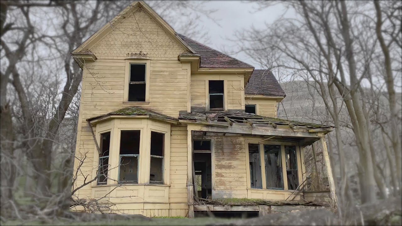 ABANDONED FARMHOUSE!  Untouched Victorian homestead.