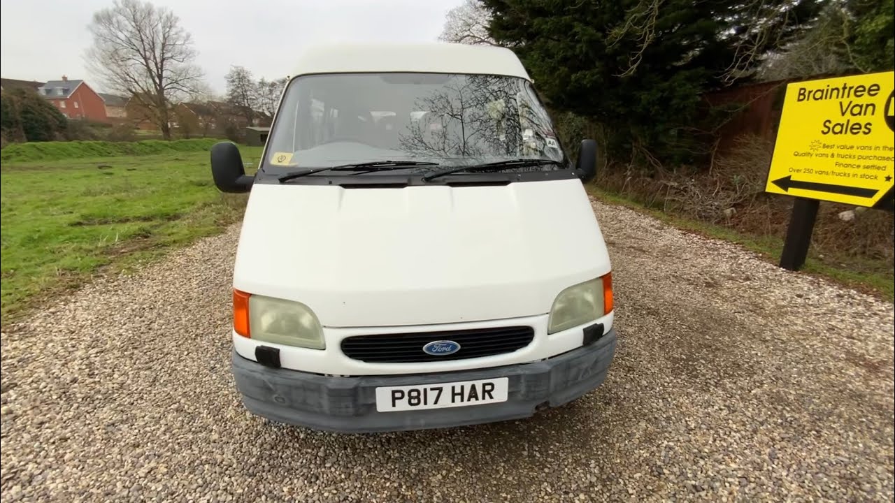 Ford minibus  P817HAR￼