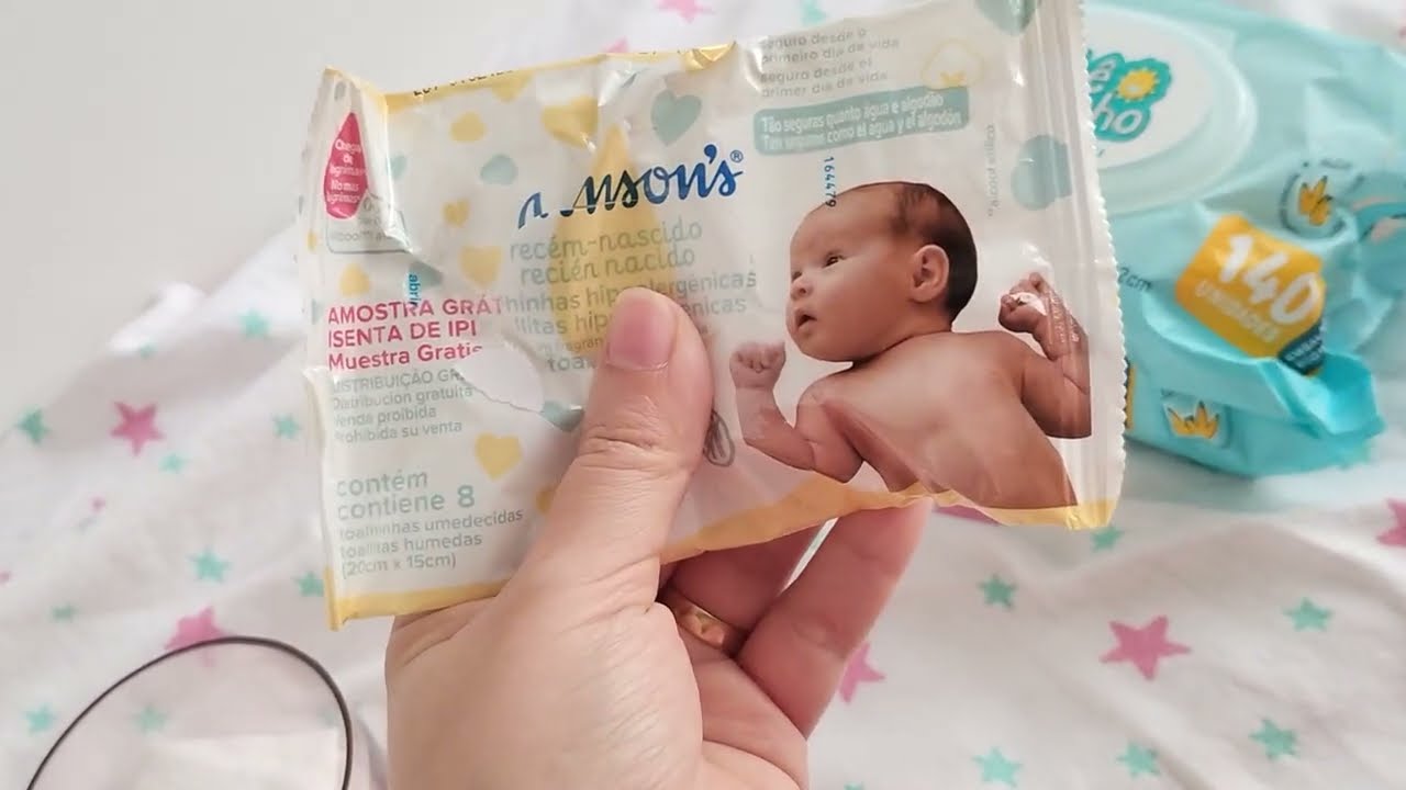 Algodão ou lenço umedecido para limpar o bebê?