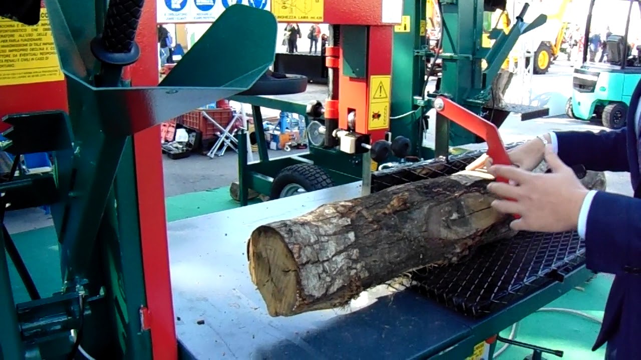 Dimostrazione Sega a nastro Mundial Vjmar modello 500 carrellata con spaccalegna da 10 ton. girevole
