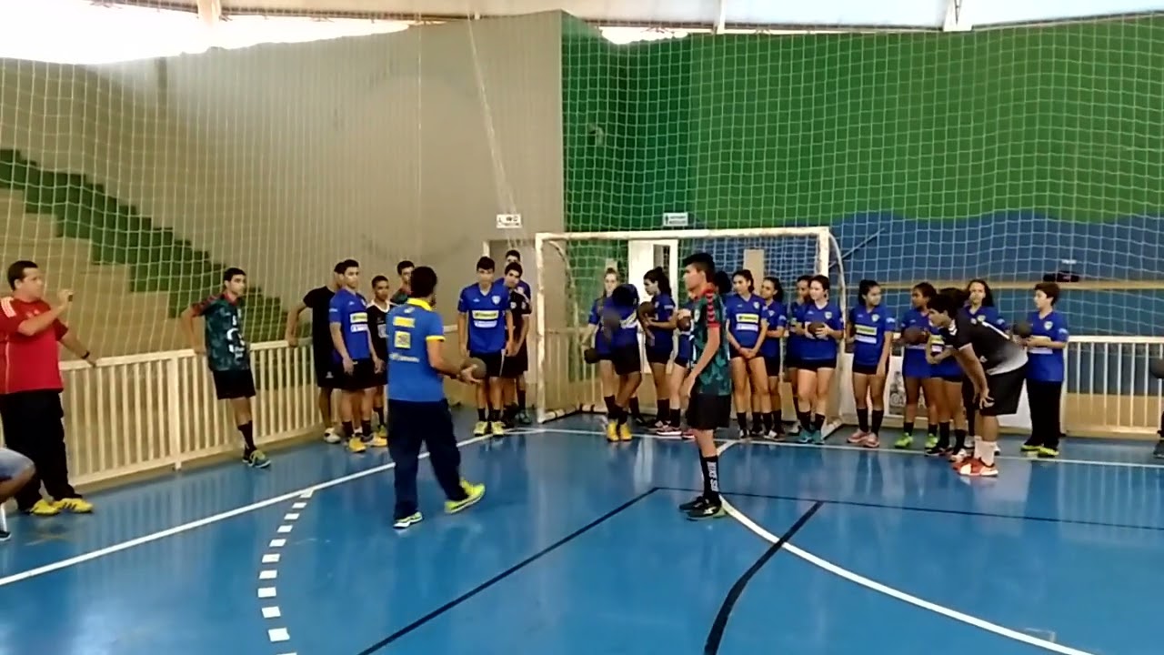 Treino de passe + arremesso de ponta - Handebol.