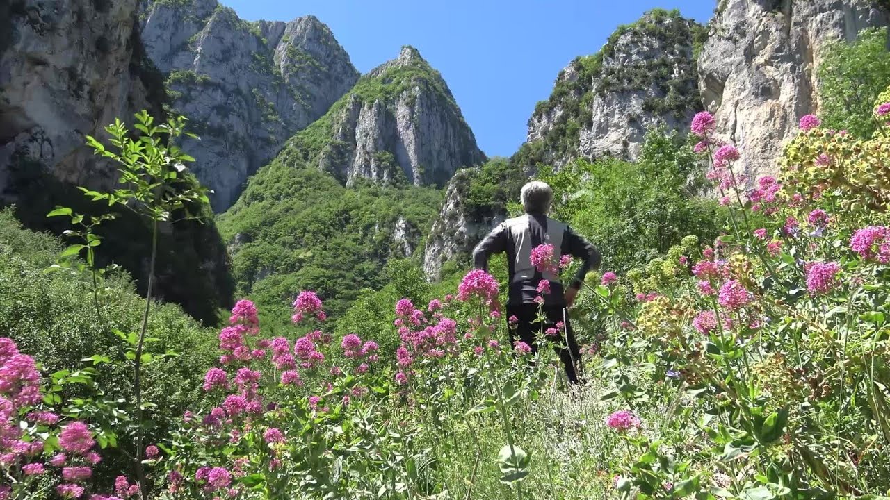 La valle incantata di Palombaro e l'Eremo Grotta Sant'Angelo in 4K