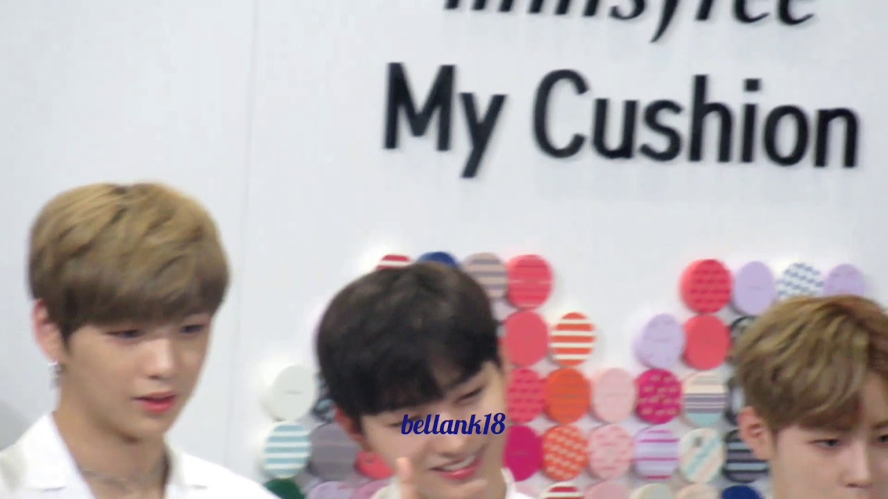 170820 Wanna One @ Innisfree booth Kcon LA