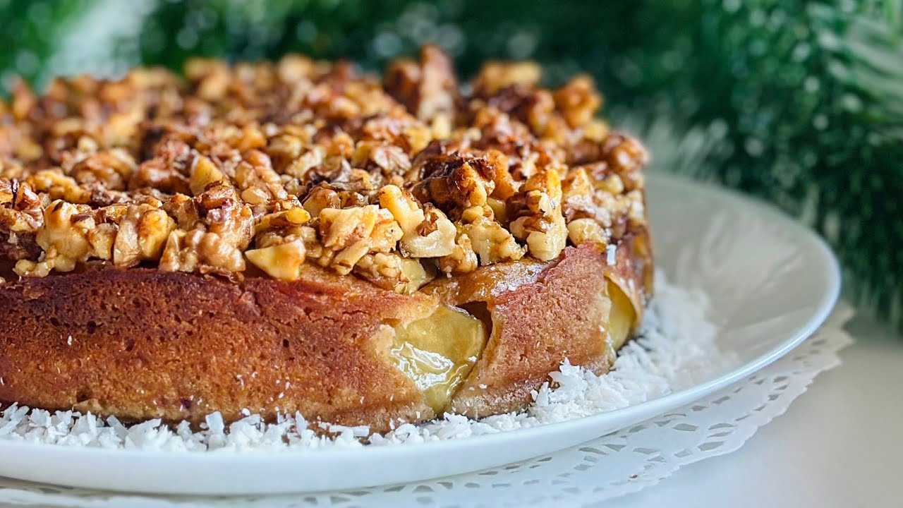 Нарежьте яблоки крупными кусками! И начините их тестом (без масла, сахара и яиц и глютена).