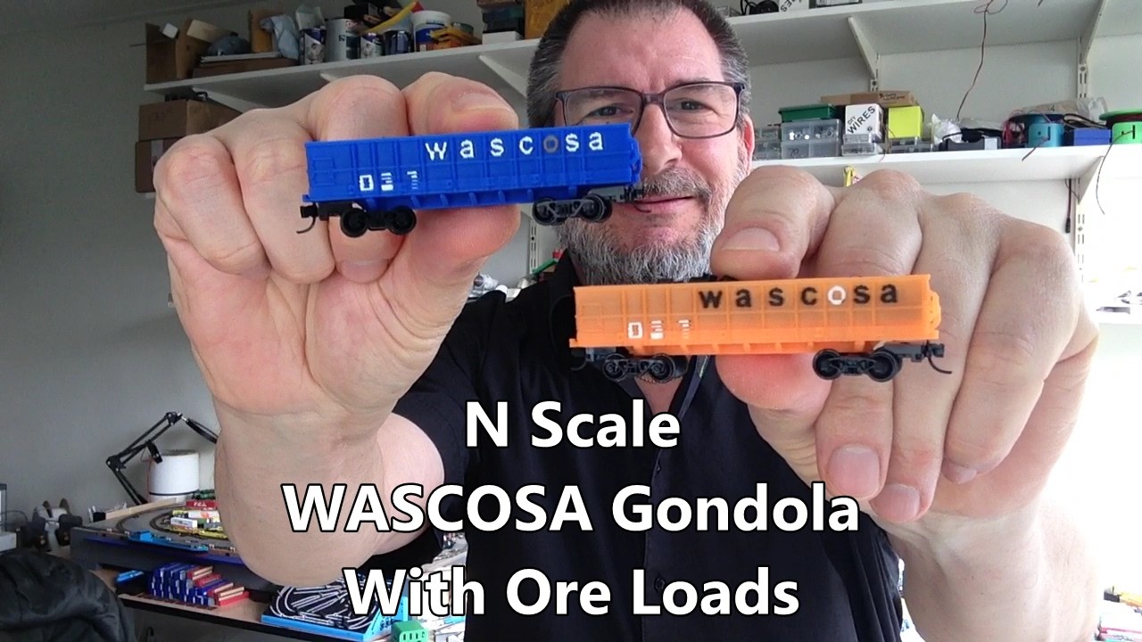Гондольный вагон WASCOSA масштаба N с тремя рудными загрузками. Трехцветная печать.