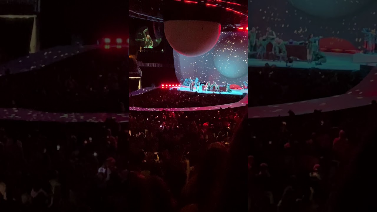 Ariana Grande - Christmas Medley live in Atlanta, GA 11/19/2019