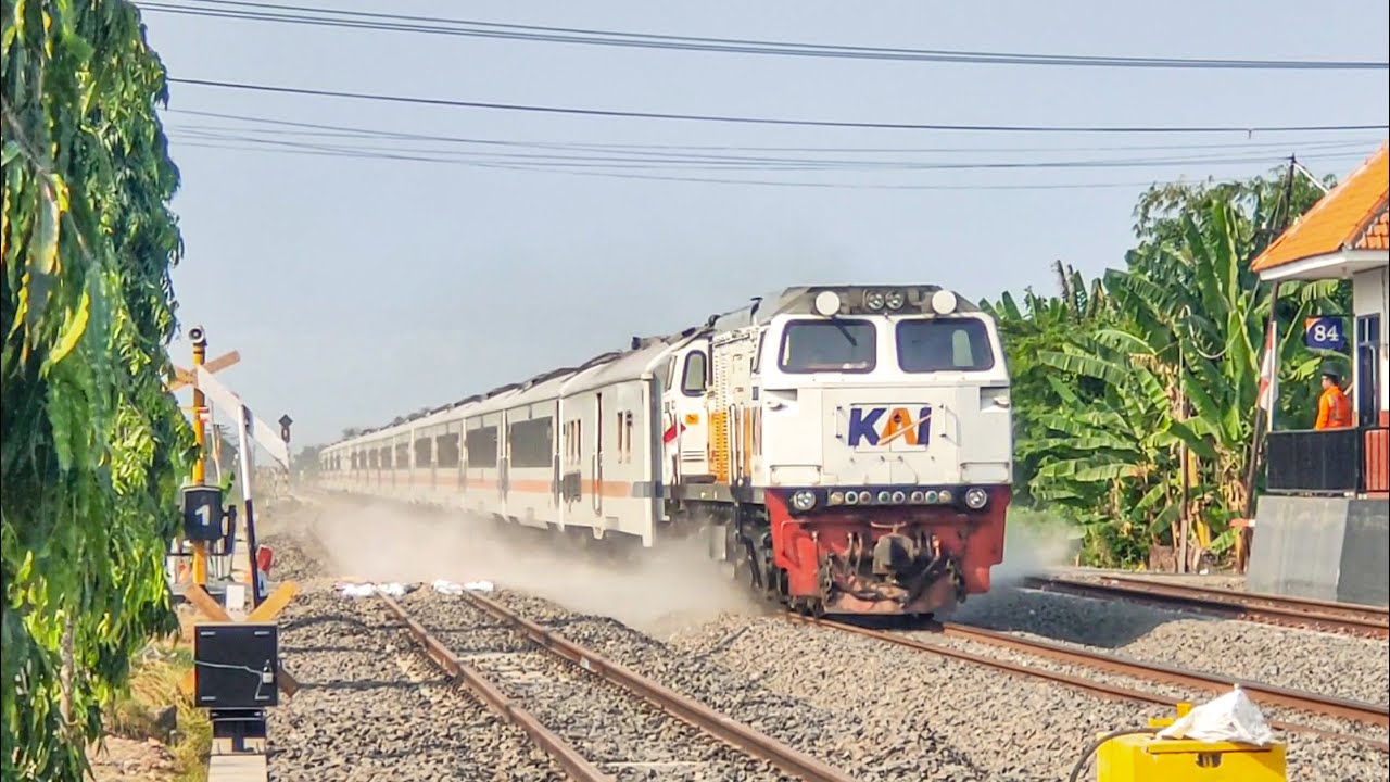 FULL NGEBUT 120KM/H!! KOMPILASI KERETA API NGEBUT DI PULAU JAWA PART 10 | NO 1 RAJANYA JALUR SELATAN