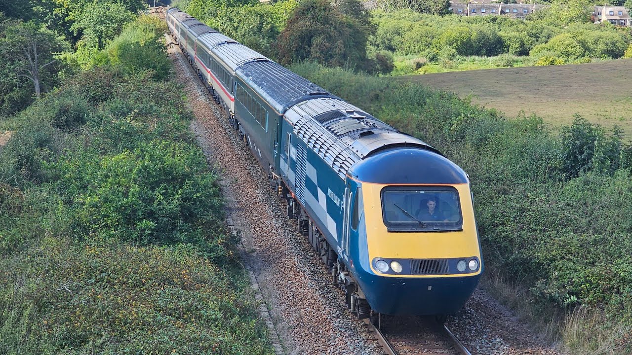43159 & 43200 (060) with The Retro Norfolk Broadsman 30/08/2025