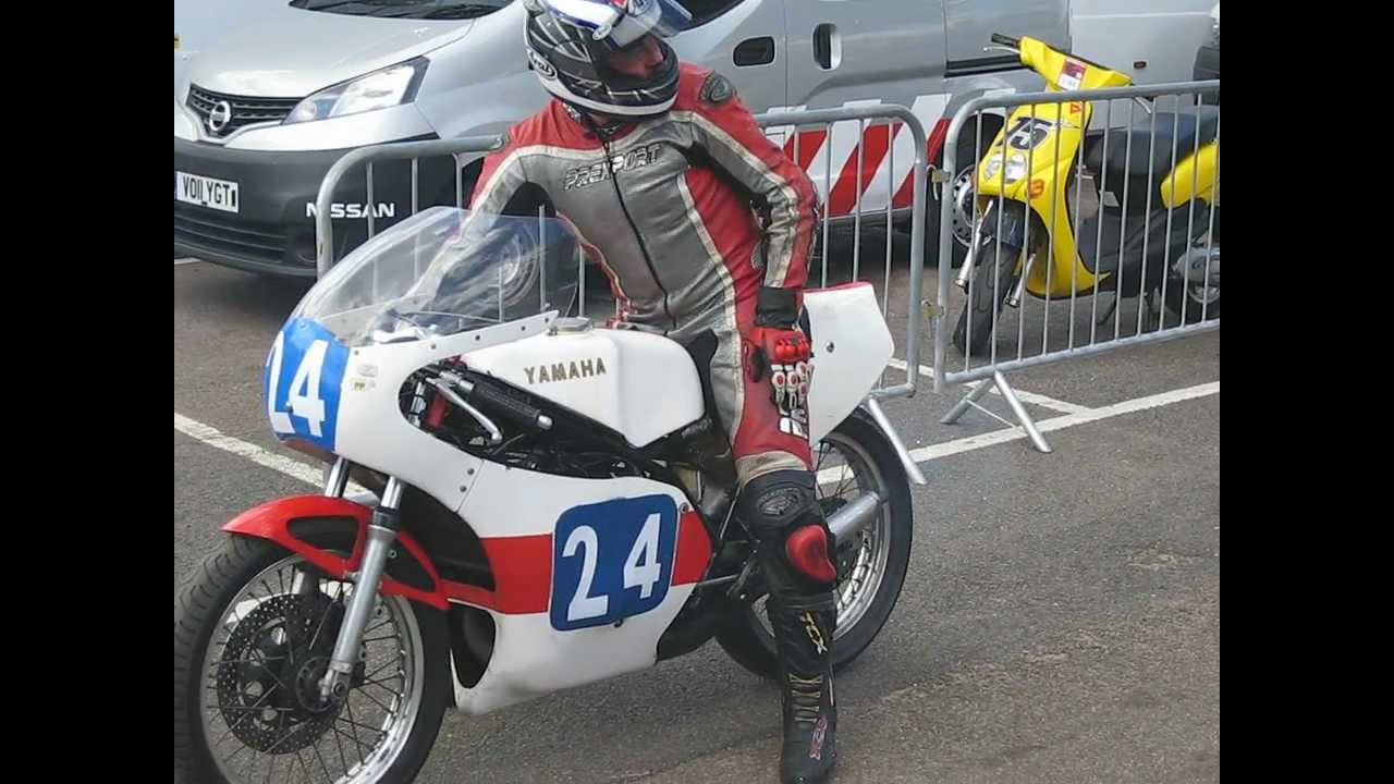 Yamaha TZ 250 and TZ350 Warm up at Snetterton part1