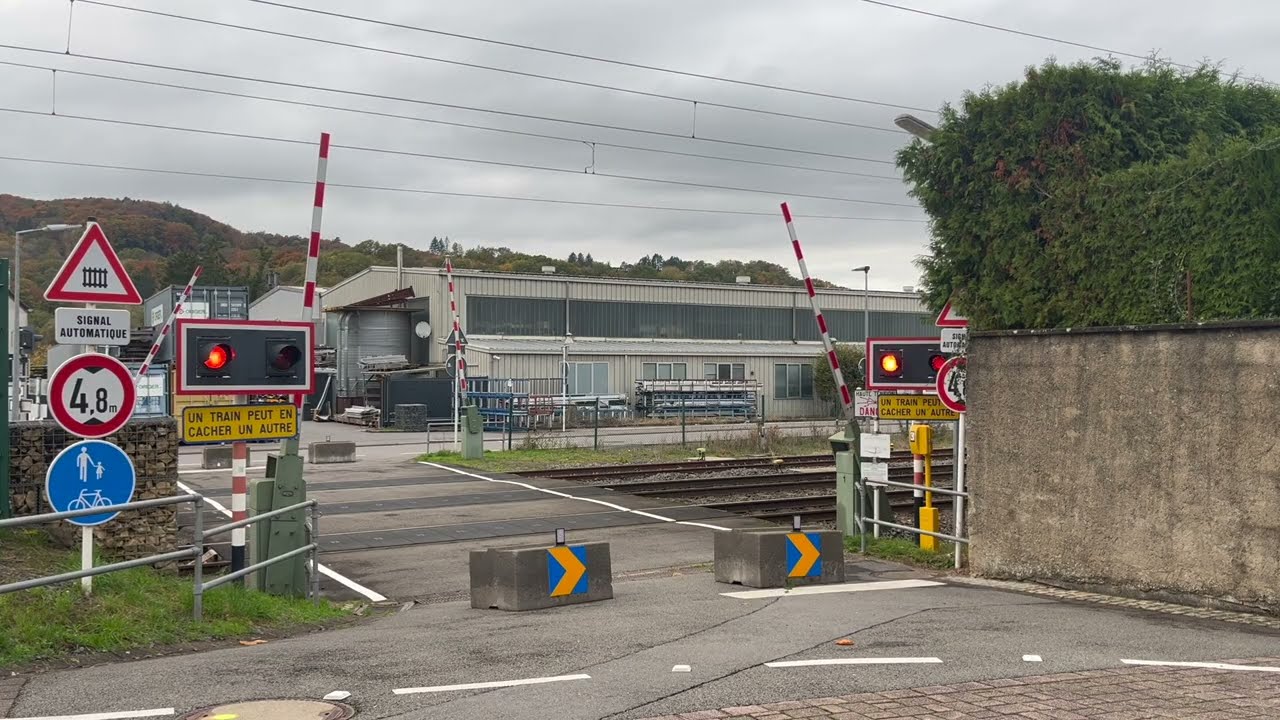 Spoorwegovergang Schieren (L) // Eisebunn Kräizgang // Railroad Crossing