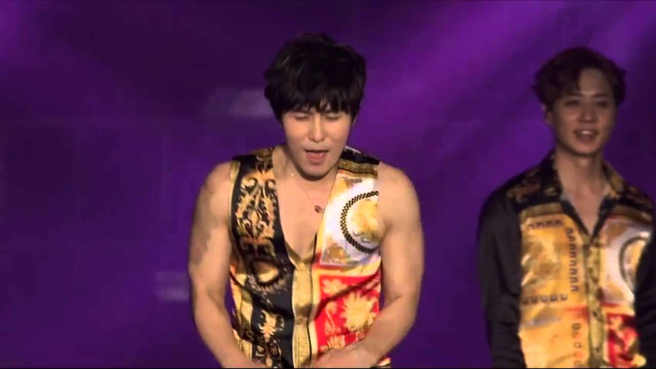 Shinhwa Hyesung vs Dongwan dance battle & members dancing to Up&Down