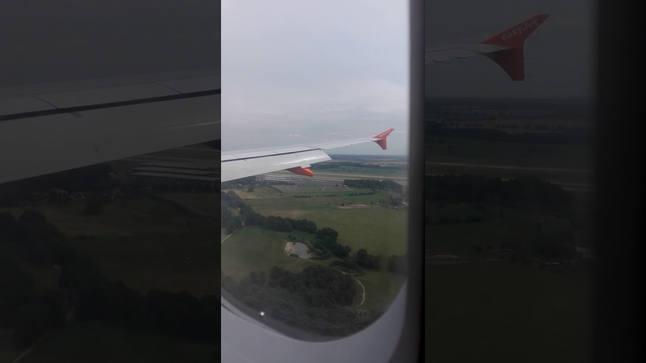 EasyJet Airbus A320 landing Berlin Sch&ouml;nefeld Airport  (sxf)
