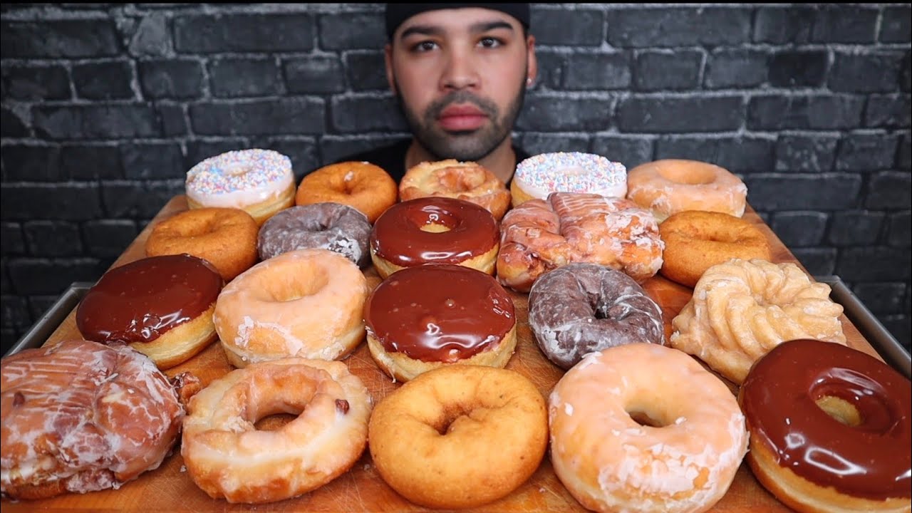 EATING A COUPLE DONUTS ASMR MUKBANG