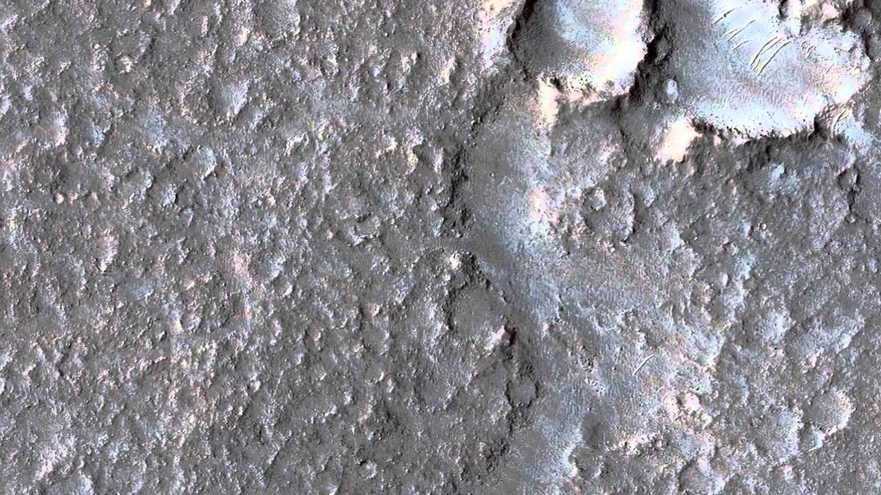 Mars: Hints of an Ancient Shoreline in Southern Isidis Planitia