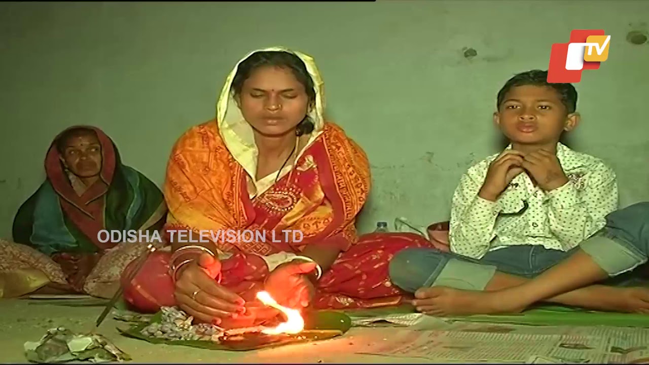 Maha Shivaratri – Devotees at Akhandalamani Temple in Aradi