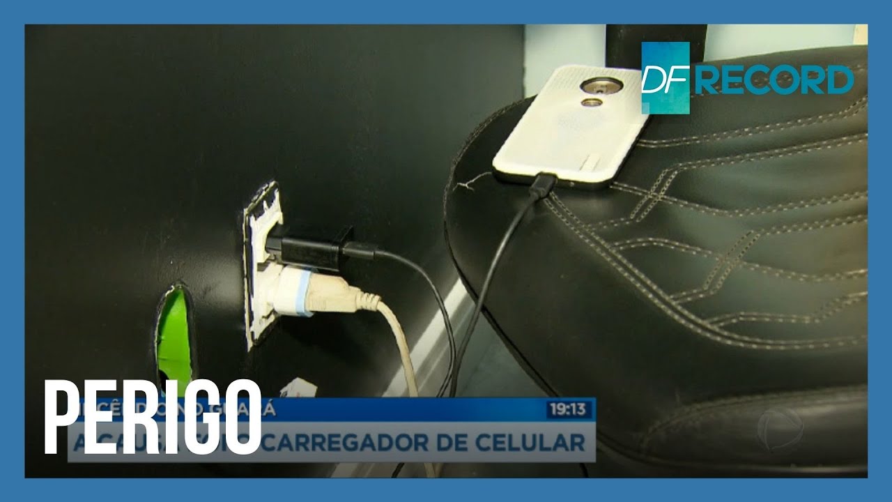Carregador de celular pega fogo e incendeia casa no Guará II