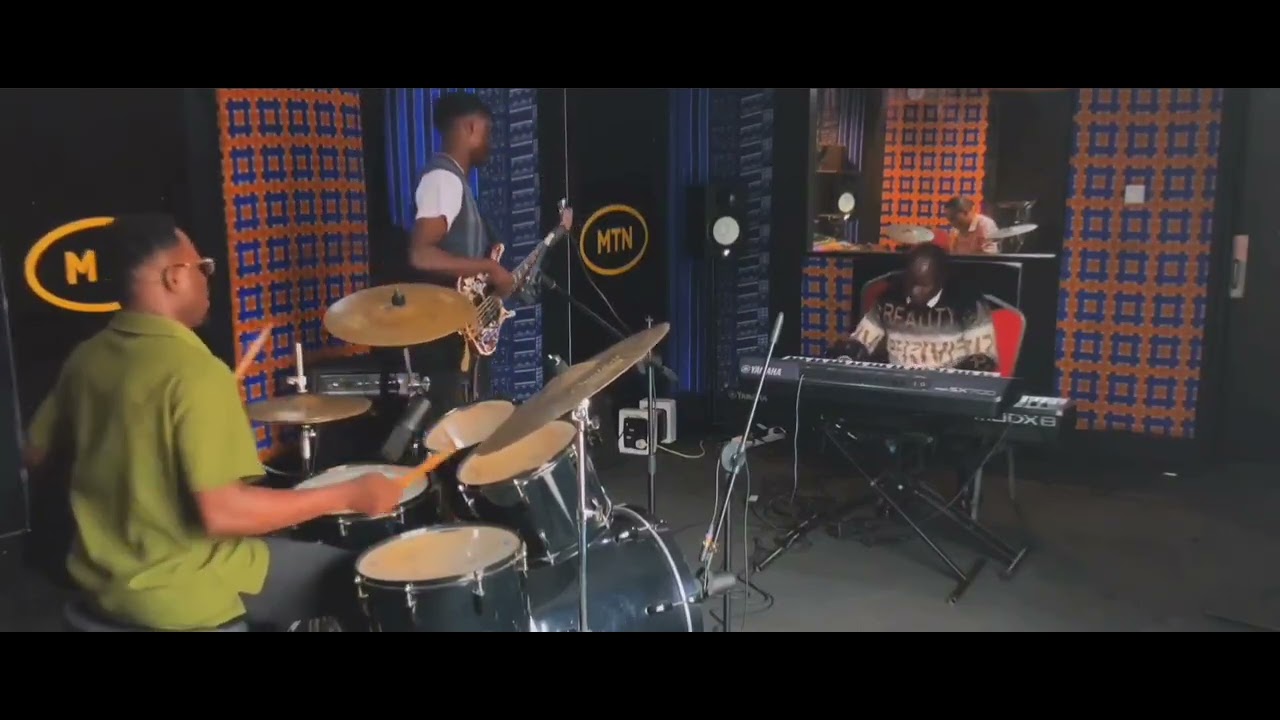 Barry Miles, Silver lightning Jazz Trio  🎸 @dewale_eni 🥁 @Abata_Samuel   🎹 @Abraham Matthew Adewale 