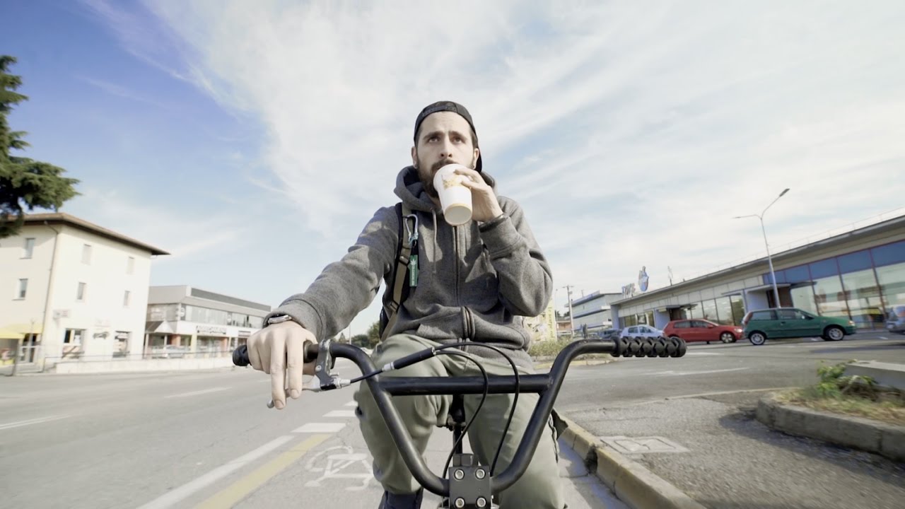 Frah Quintale - 2004 (Video Ufficiale)
