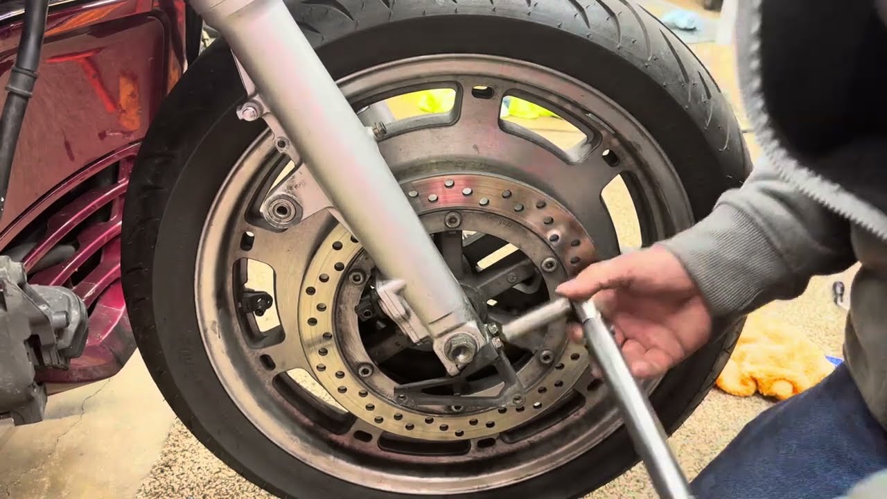 Установка переднего колеса, крыла, тормозных суппортов HONDA GL 1500 GOLDWING - 