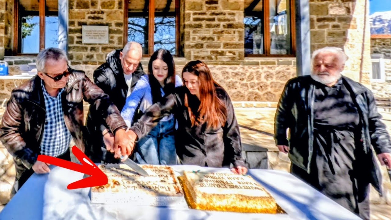 ΚΑΤΩ ΓΡΑΙΚΙΚΟ: Αυτό που έγινε στην πίτα ΔΕΝ ΕΧΕΙ ΞΑΝΑΓΙΝΕΙ! (Η πιο ΕΠΙΚΗ κοπή στα Τζουμέρκα) 😱🔥