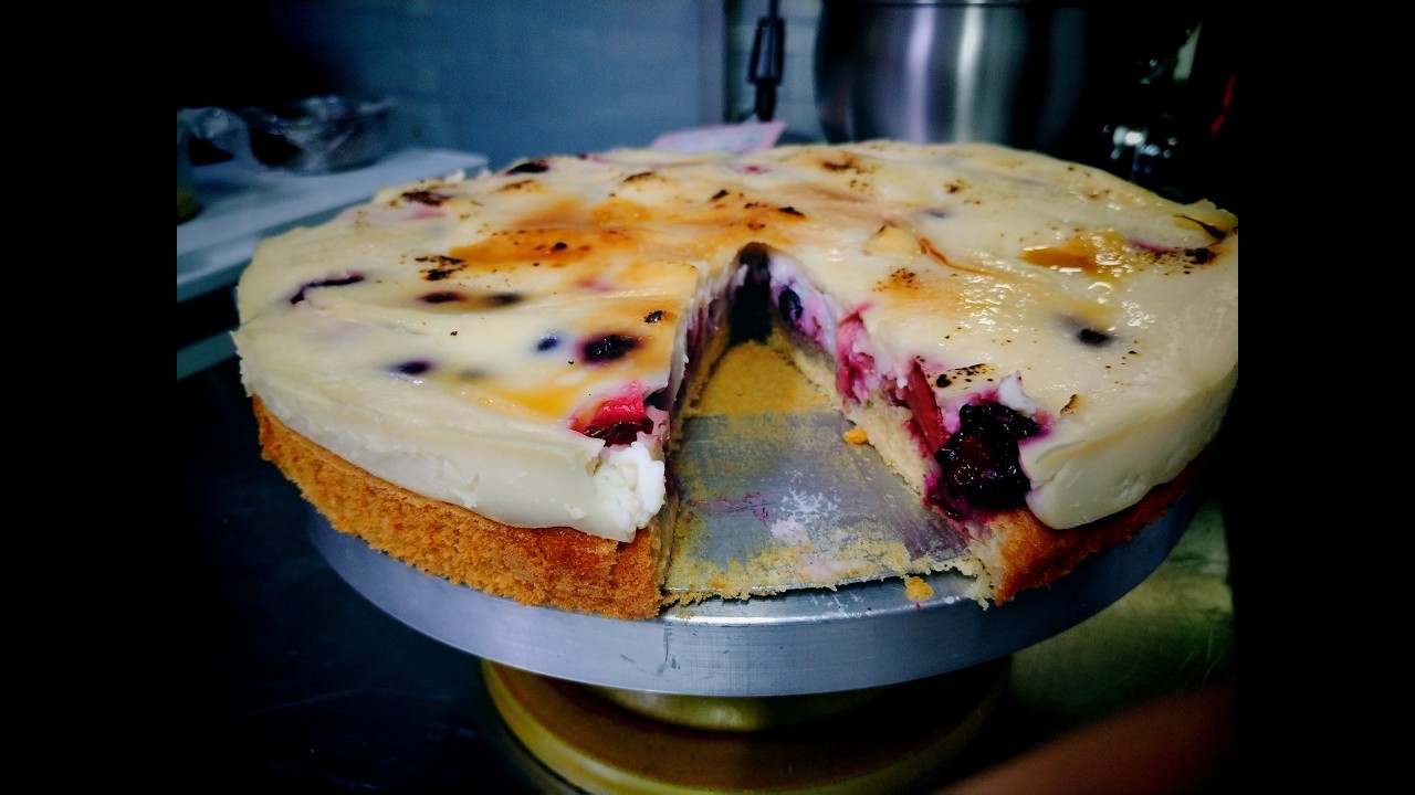 KUCHEN GRANDE DE FRUTOS ROJOS
