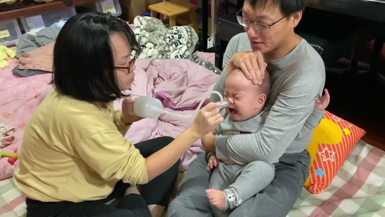 弟弟感冒一堆鼻涕，睡前用知母時吸鼻涕，把鼻涕吸出來比較好睡| Jesse(1Y1M28D)