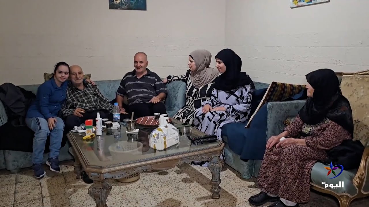 مسن تم إجلاؤه من يارون في جنوب لبنان يتمسك بالرجوع إليها