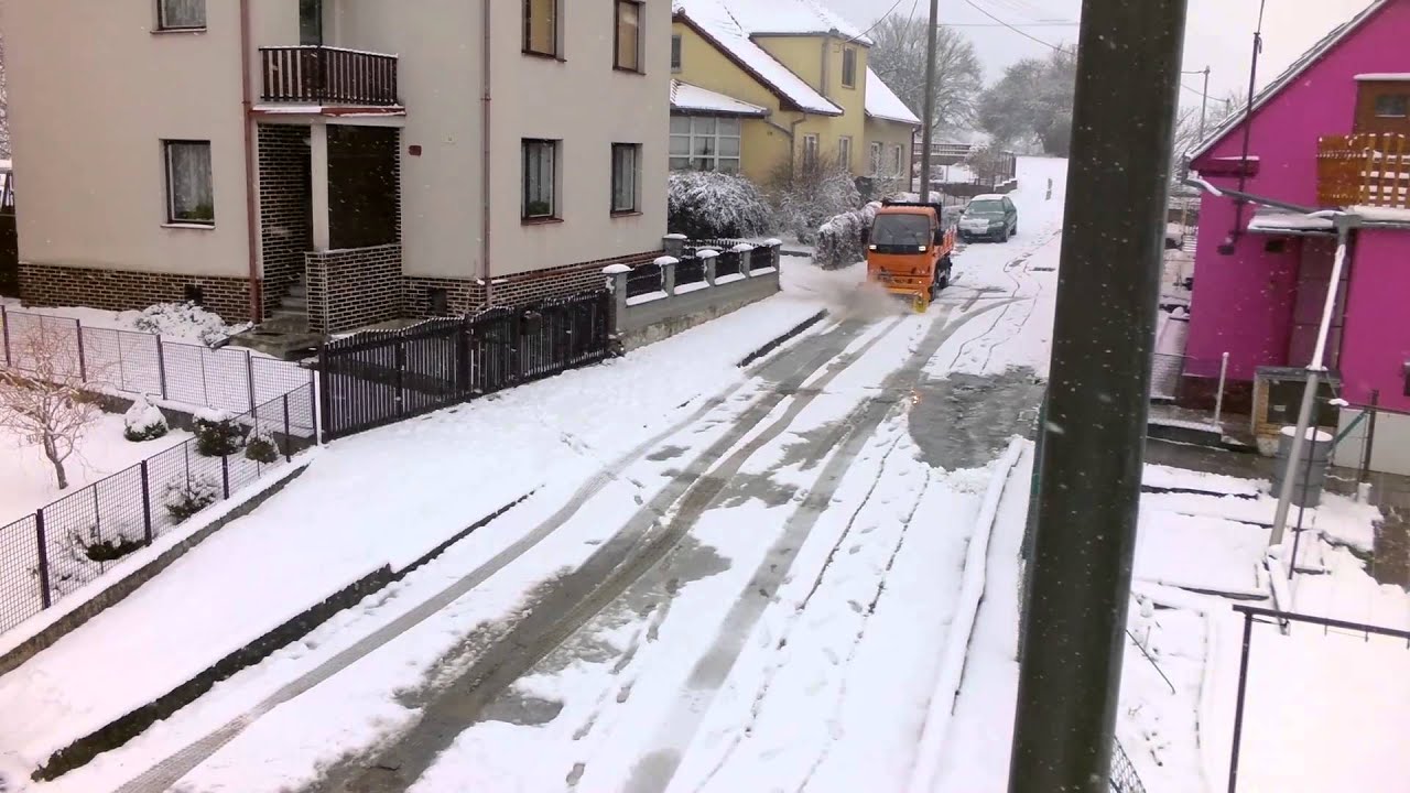 MTM Multimobil s kart&aacute;čem pluhem a sypačem B