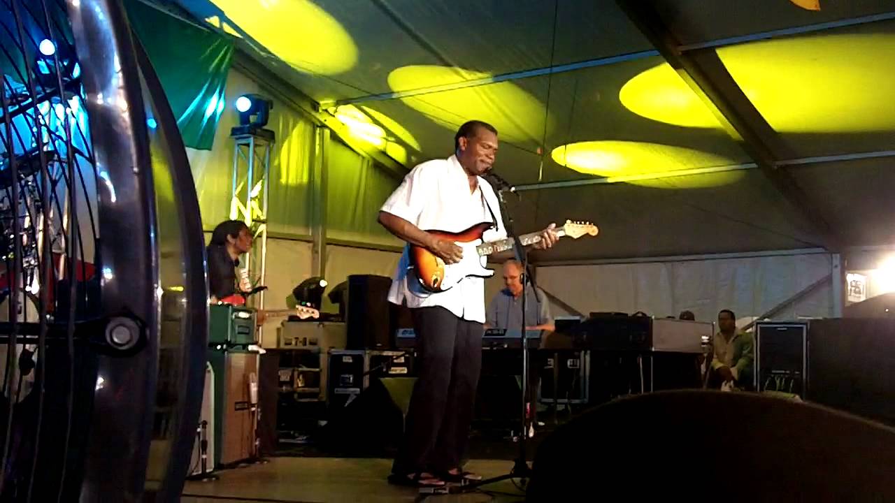 Robert Cray sings 