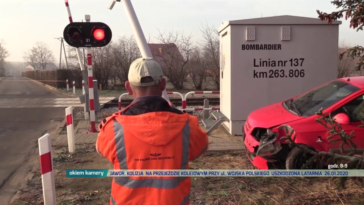 JAWOR.  Kolizja na przejeździe kolejowym