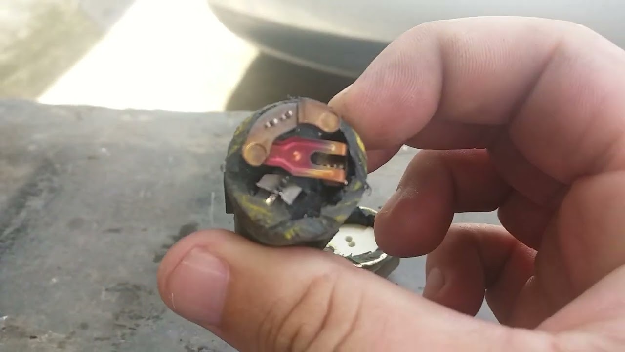 Substituição do Interruptor de temperatura(Cebolão) Audi A3 ou Golf Sapao, que aciona a Ventoinha