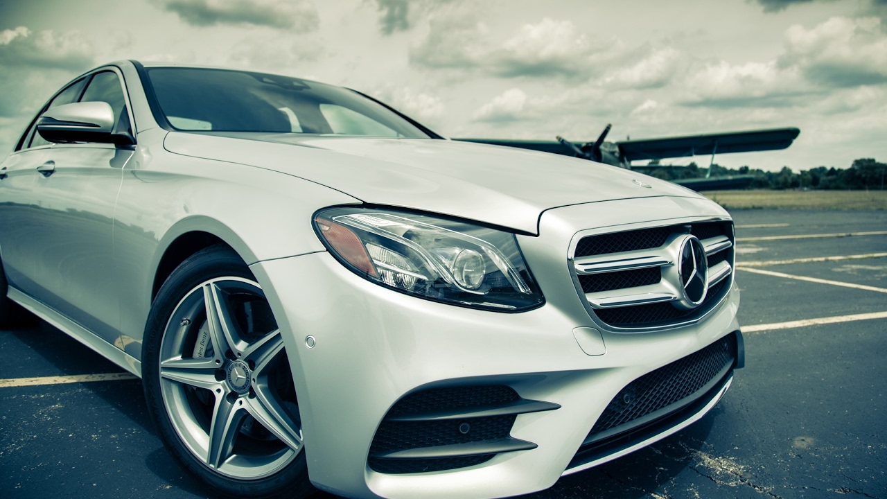 2017 Mercedes-Benz E300 4MATIC : The new E-Class Escalates the Automation Race