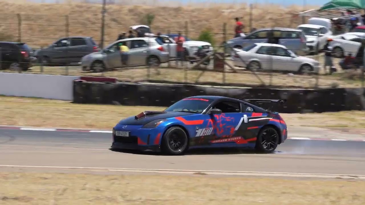 Уличный фестиваль 2025: Эндрю за рулем своего Nissan Fairlady Z - 27.12.2025