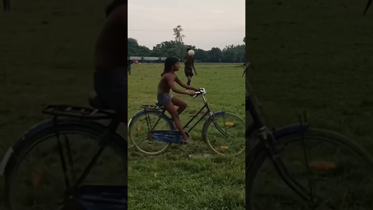 Bondhu der Sathe football khela🥰⚽