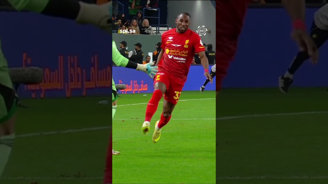 Julian Quinones&rsquo;s persistence gave Al Qadsiah this goal 🤯 #spl  #soccer