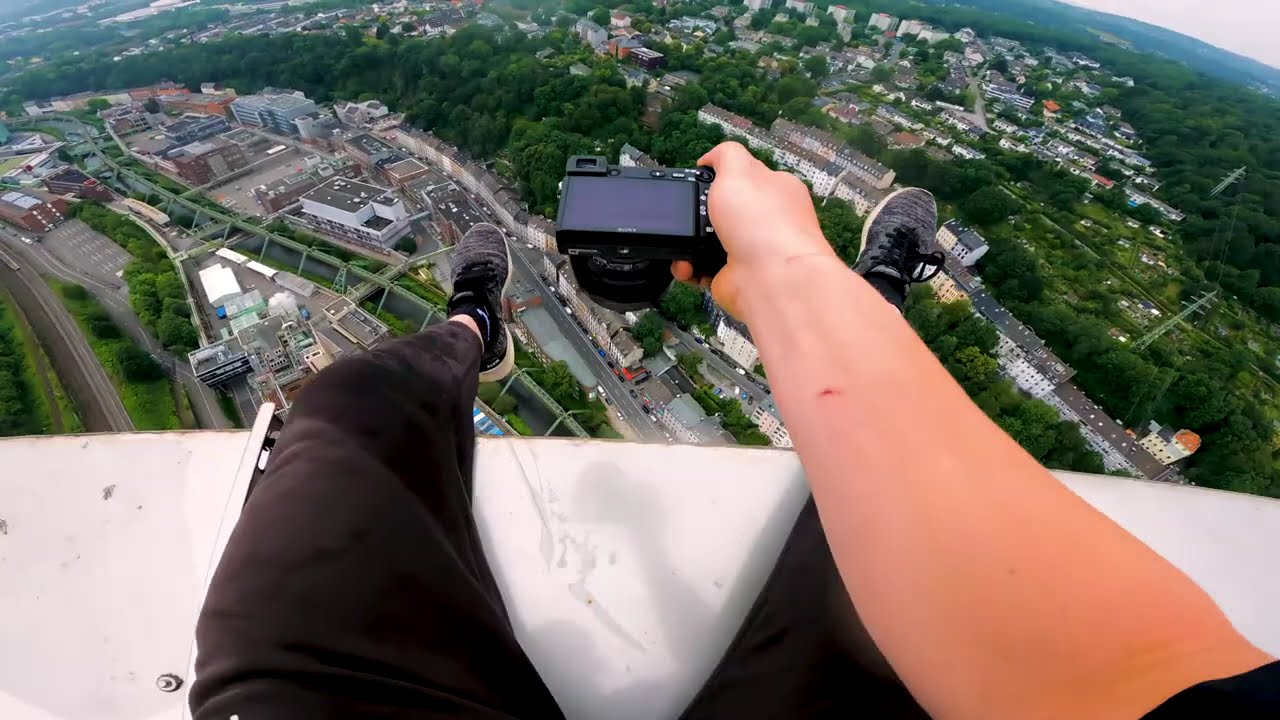 Evading POLICE After 200m Chimney Climb