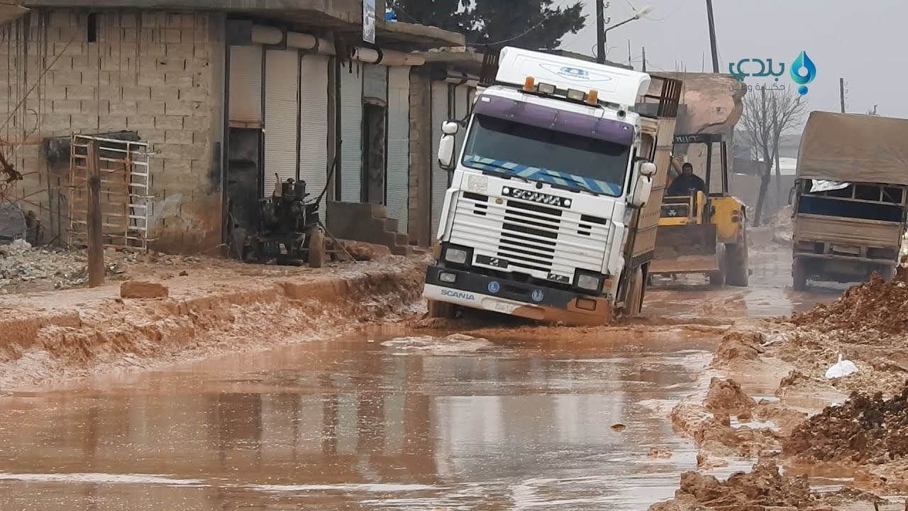 معاناة كبرى للسائقين في طريق_حيوي يربط اعزاز بجرابلس شمالي حلب