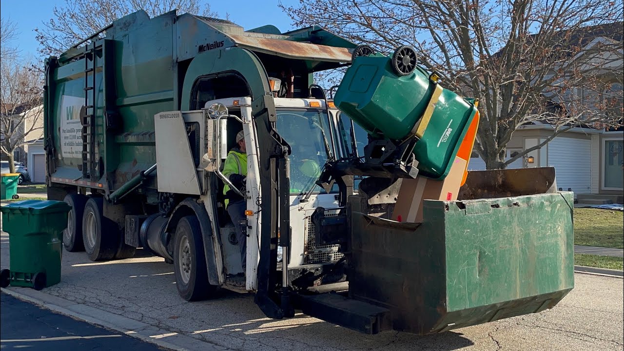 Rare WM Mack LE McNeilus Atlantic Curotto Can I Garbage Truck Moving at a Good Pace!