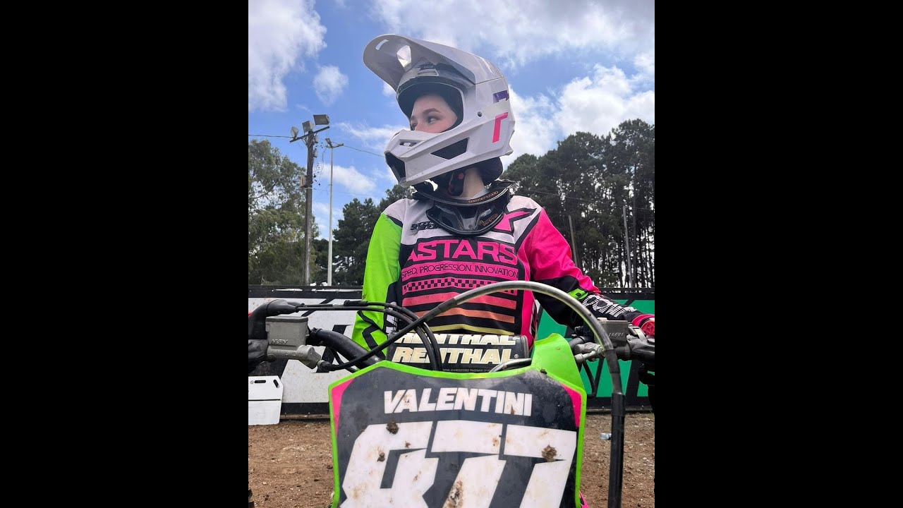 Homenagem para a piloto de Motocross e Velocross Gabriela Valentini 877