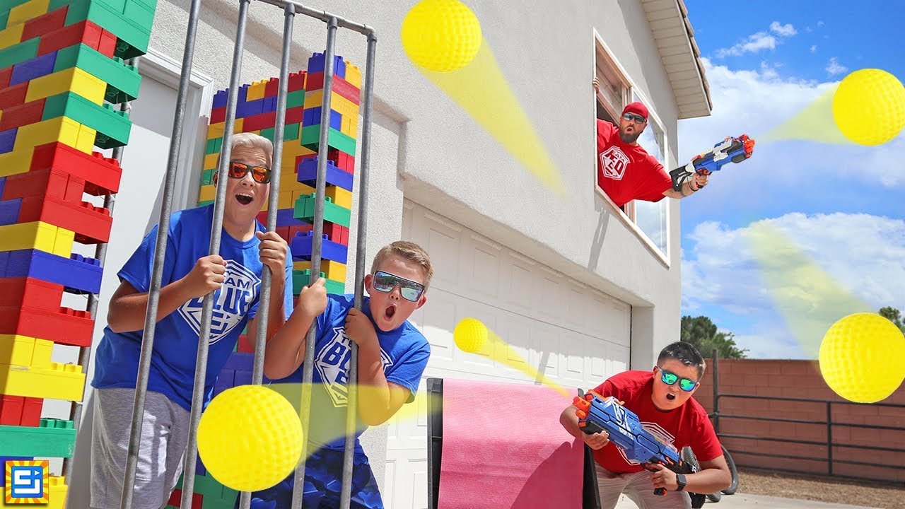 ESCAPE THE PRISON GUARD! NERF BLASTER BATTLE ROYALE!