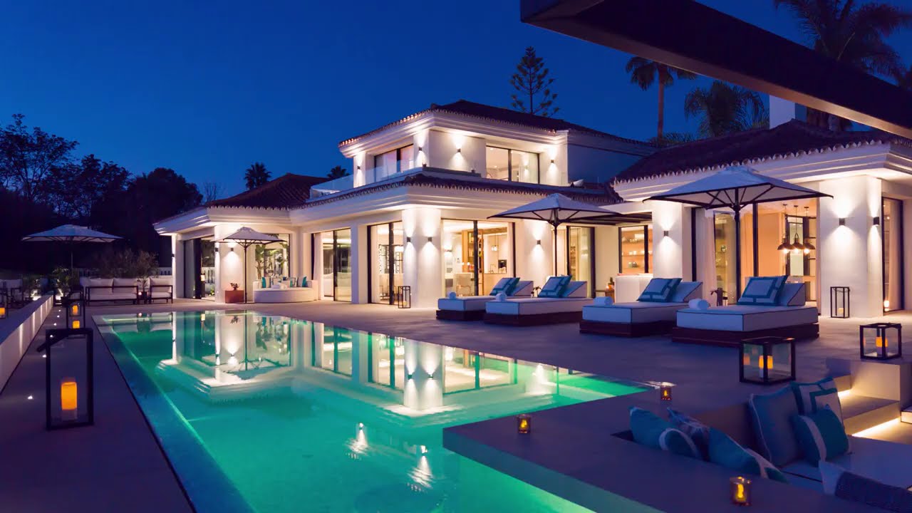 Spectacular frontline golf villa by Las Brisas, Marbella | DM Properties Knight Frank