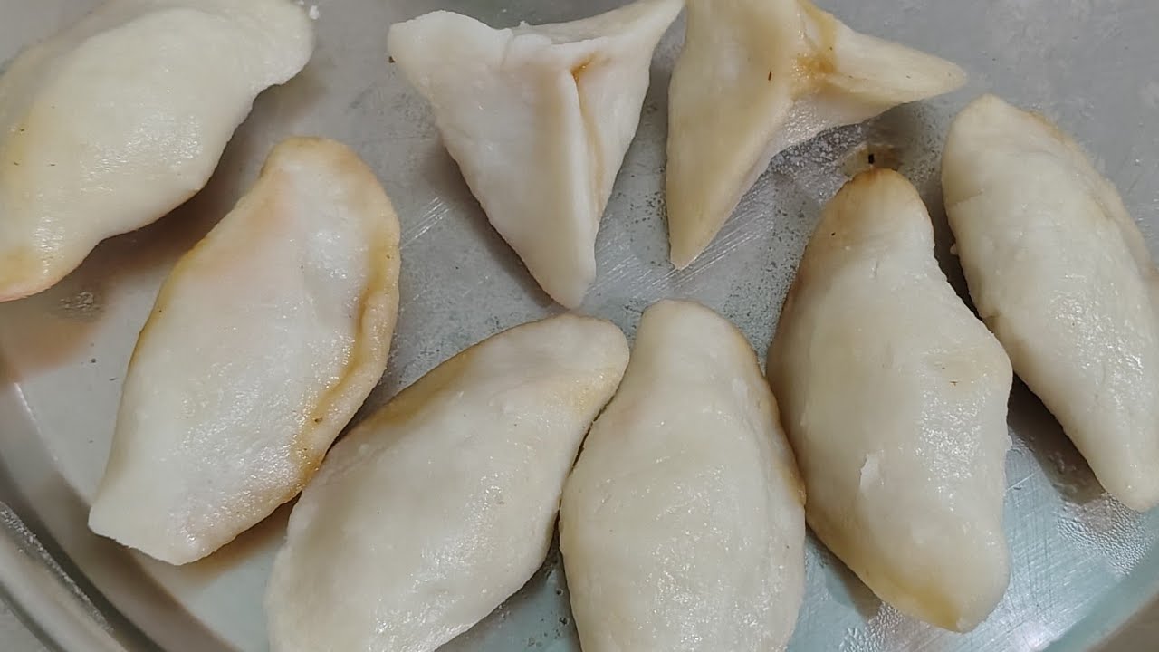 নারকেল গুড়ের পুর দিয়ে ভাপা পিঠে