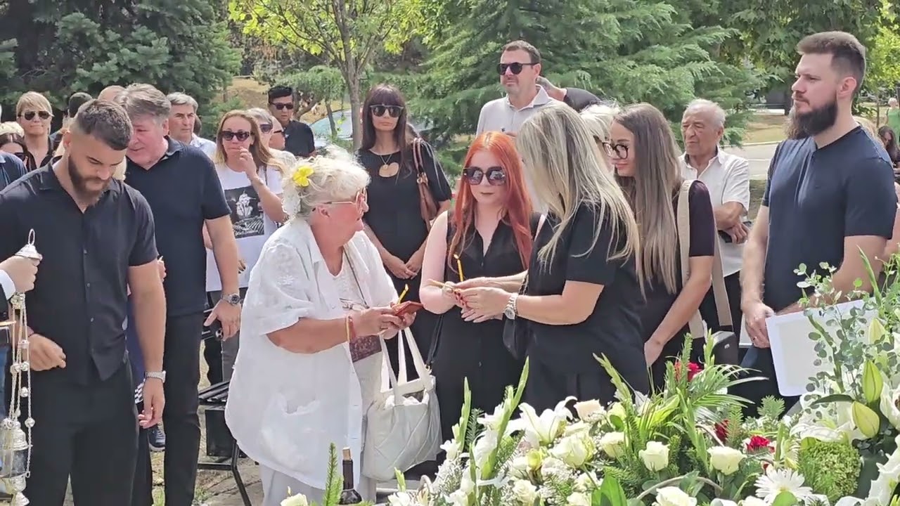 &Scaron;est meseci od smrti Sa&scaron;e Popovića, pomen na Bezanijskom groblju, Suzana Jovanovic potre&scaron;ena