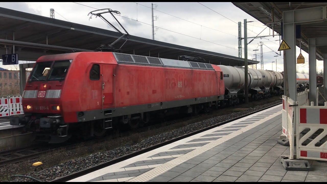 DB BR145 mit G&uuml;terzug