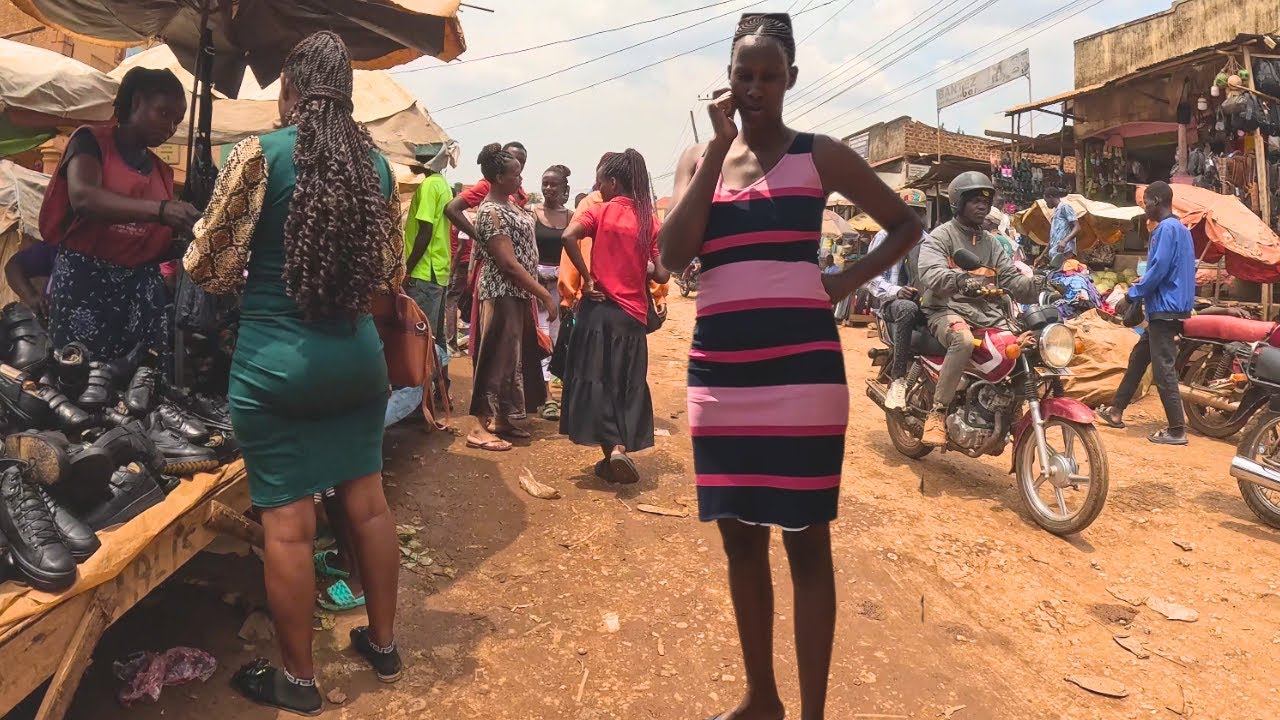 INSIDE A HUMBLE LOCAL COMMUNITY IN UGANDA🇺🇬AFRICA🌍