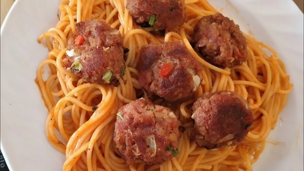 Спагетти в томатном соусе с фрикадельками из кукурузной говядины || Рецепты Тамары