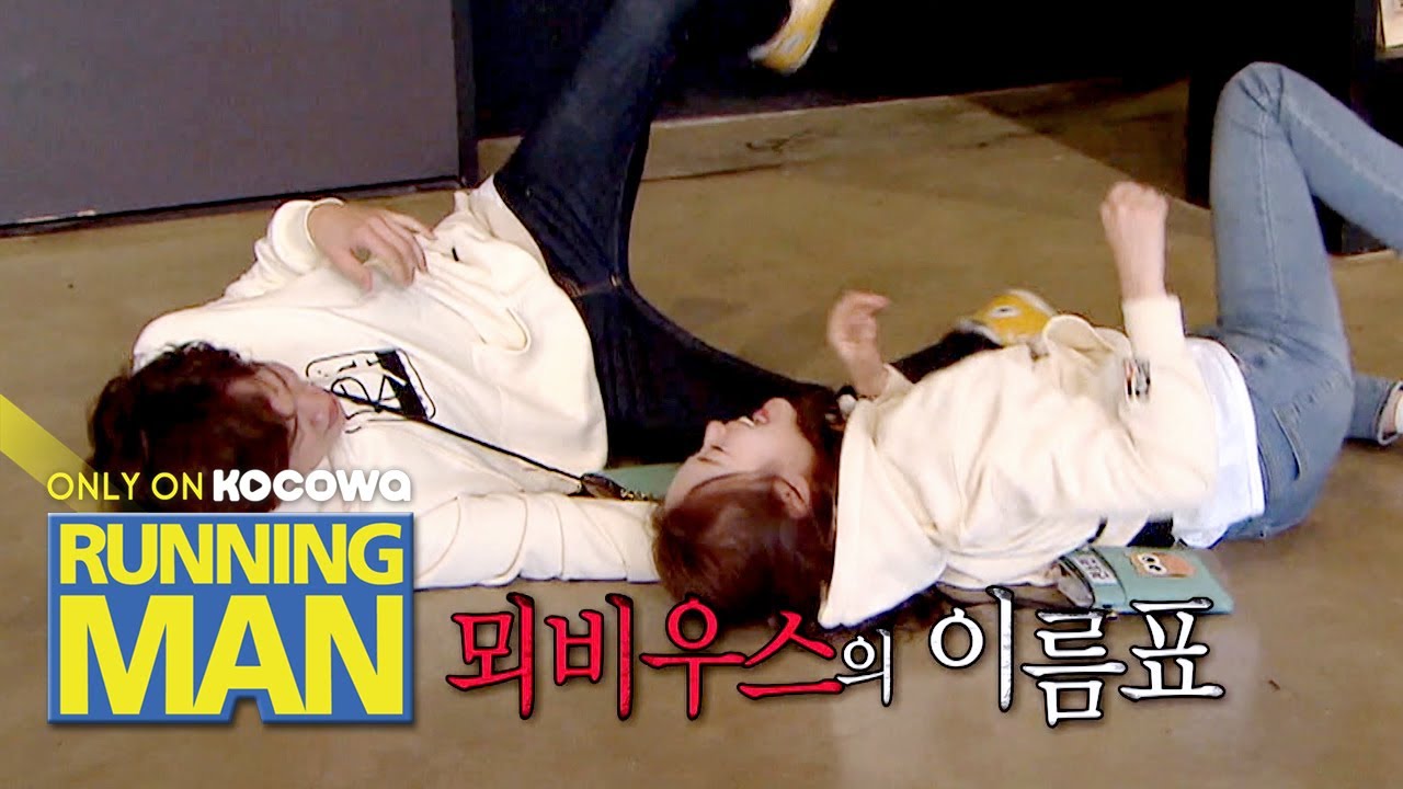 So Min & Kwang Soo Rip Off Each Other's Name Tag Endlessly [Running Man Ep 487]