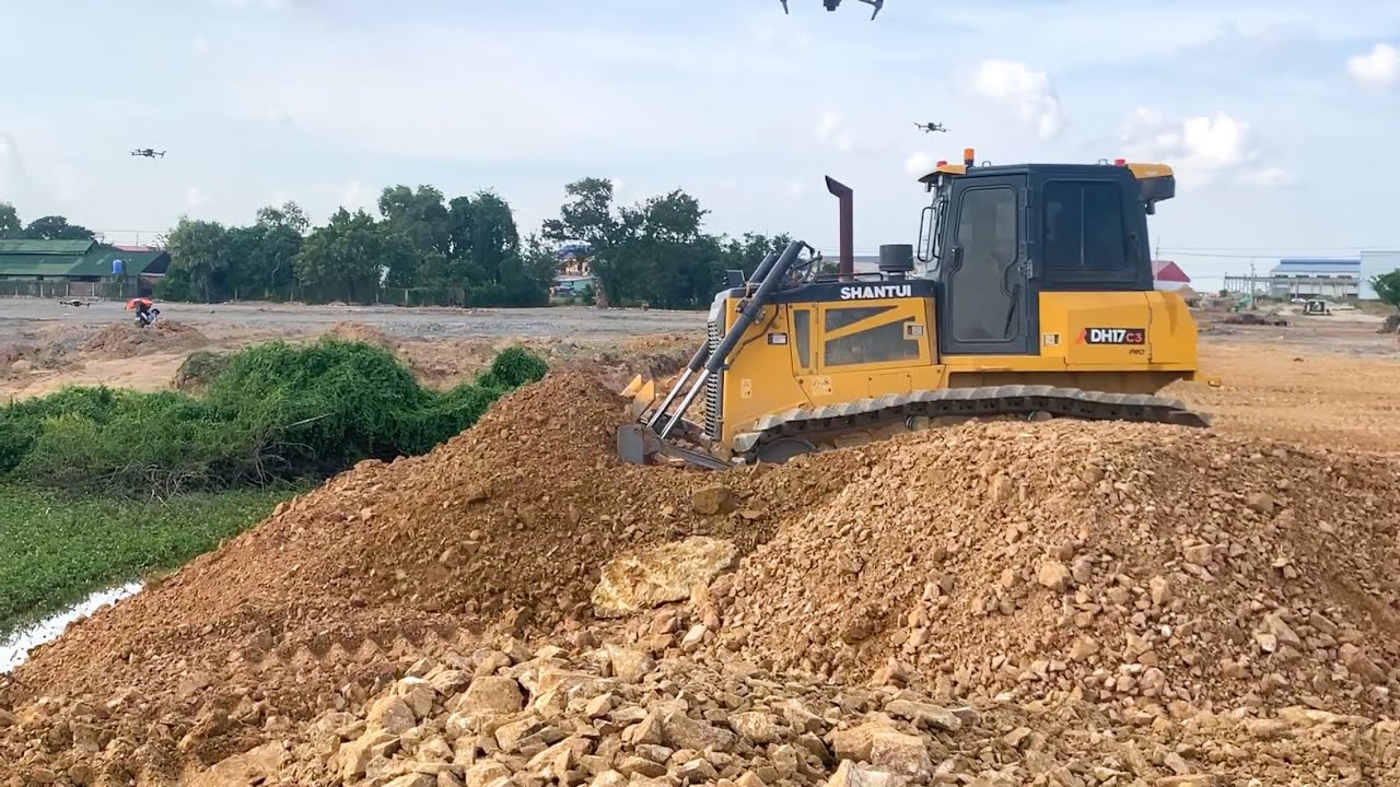 Amazing! Process Landfill into Flood Block with Shantui DH17C3 Dozer Pushing Stones & 5T Dump Truck